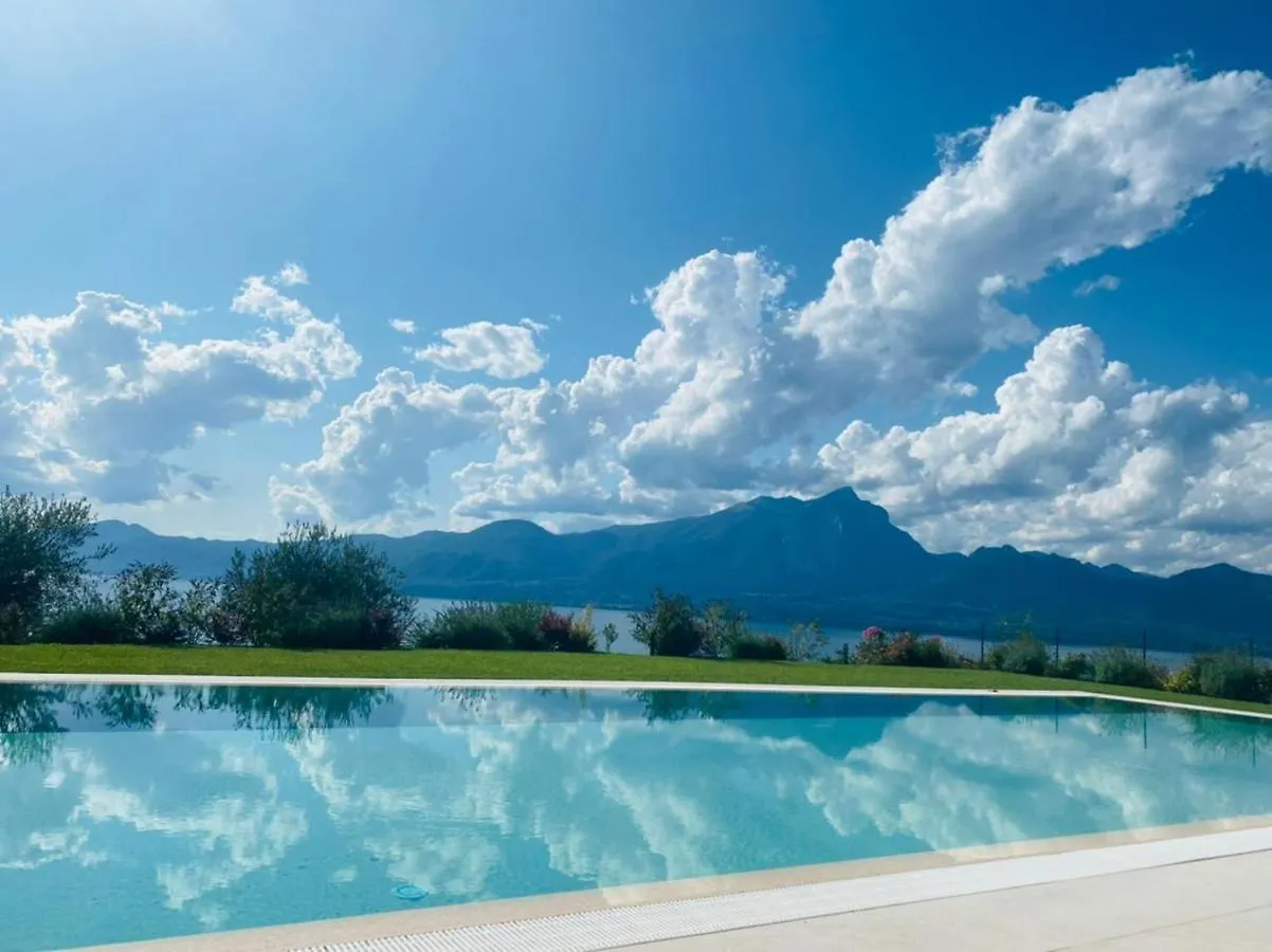 Felicita Apartment View Mountains & Lake location